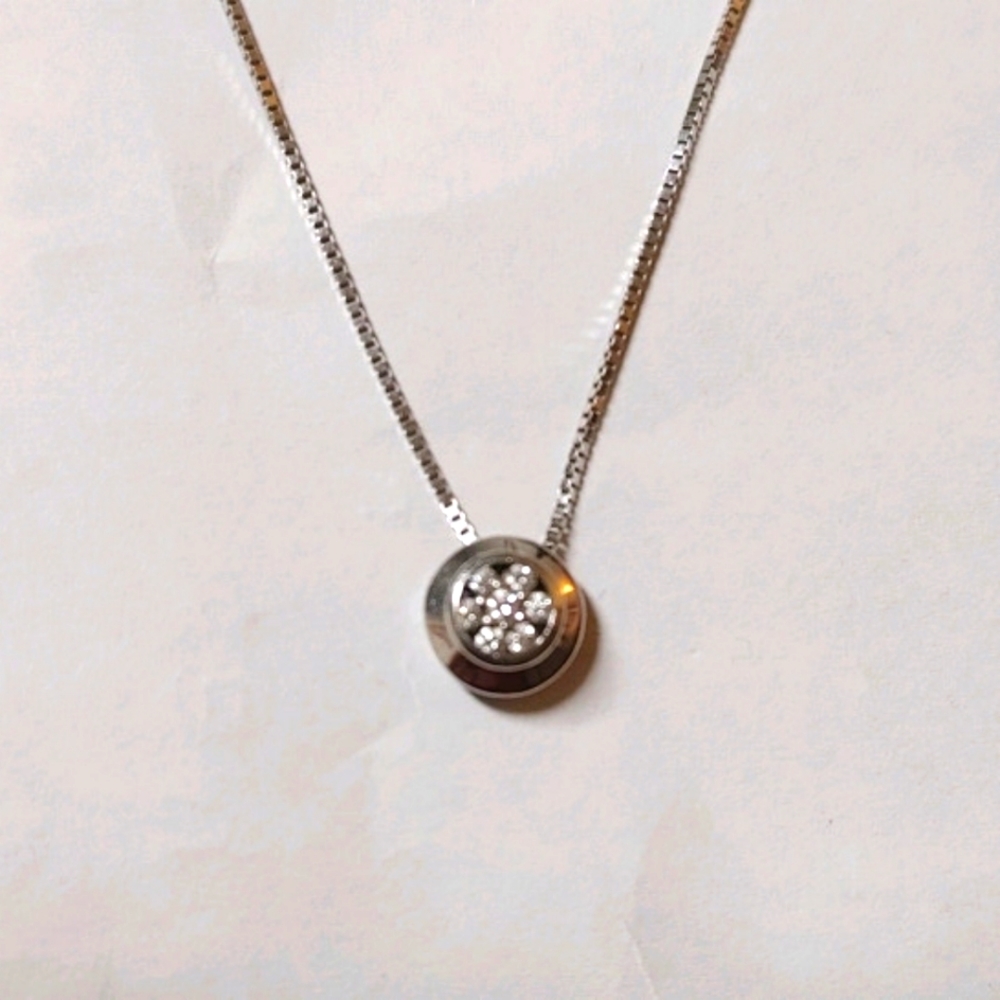 Round Brilliant Diamond Pendant (0.12 ct)